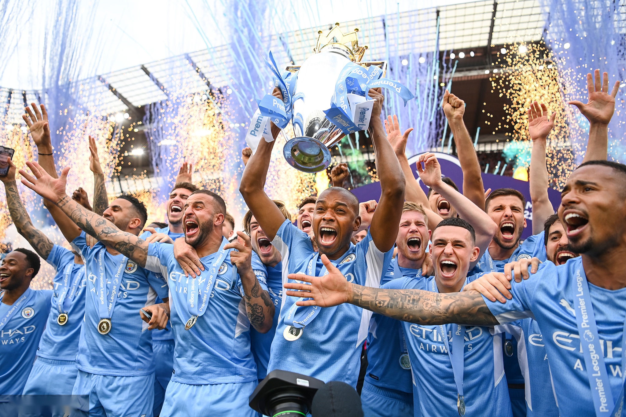 季奠定了良 季奠定了良